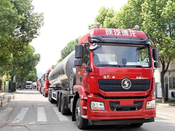 疫情之下，海外客戶線上訂車，20臺凌宇罐車批量交付！